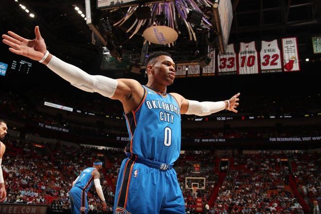 双打破大O尘封记录二哥威少的历史时刻AG真人平台NBA历史连续3季场均三(图3)