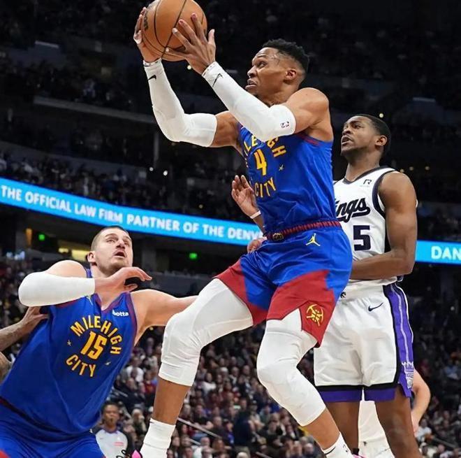 双打破大O尘封记录二哥威少的历史时刻AG真人平台NBA历史连续3季场均三(图4)